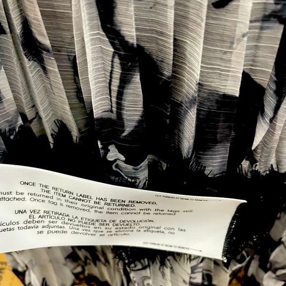 Black & White Floral Chiffon and Lace Dress - Picture 3 of 4